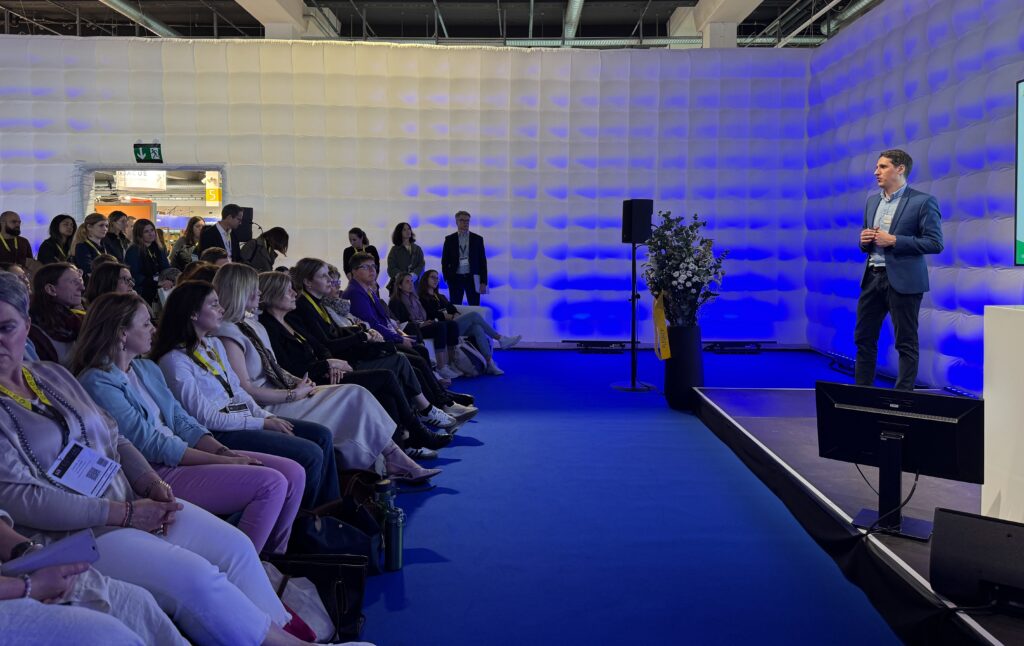 Vortrag zu digitalem Lernen und E-Learning Lösungen auf einer Fachmesse